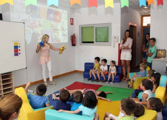 La escritora Alicia Hurtado presenta su colección de cuentos educativos en la Red Municipal de Guarderías de Puerto Lumbreras - 1, Foto 1