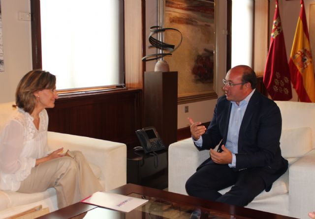 El presidente de la Comunidad se reúne con representantes de la asociación RedMadre - 1, Foto 1