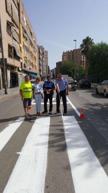 La Policía Local emplea más de dos toneladas de pintura para mejorar la señalítica horizontal en varias calles de la ciudad - 1, Foto 1