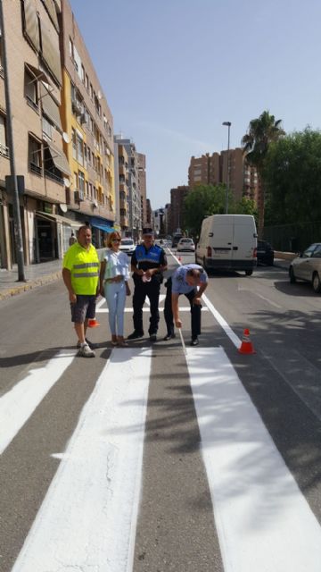 La Policía Local emplea más de dos toneladas de pintura para mejorar la señalítica horizontal en varias calles de la ciudad - 2, Foto 2