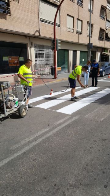 La Policía Local emplea más de dos toneladas de pintura para mejorar la señalítica horizontal en varias calles de la ciudad - 3, Foto 3