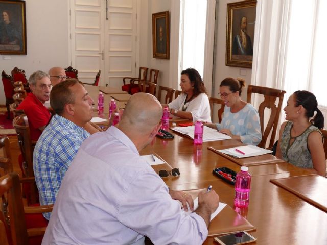 Los grupos municipales acuerdan dejar al margen del debate politico a los funcionarios - 1, Foto 1