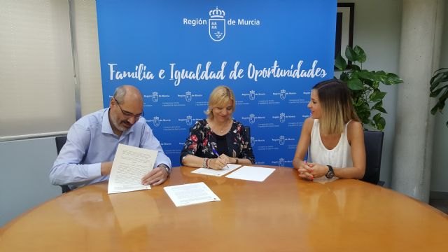 La Comunidad pone en marcha el servicio de ayuda a domicilio para el cuidado de personas con dependencia en Villanueva del Río Segura - 1, Foto 1