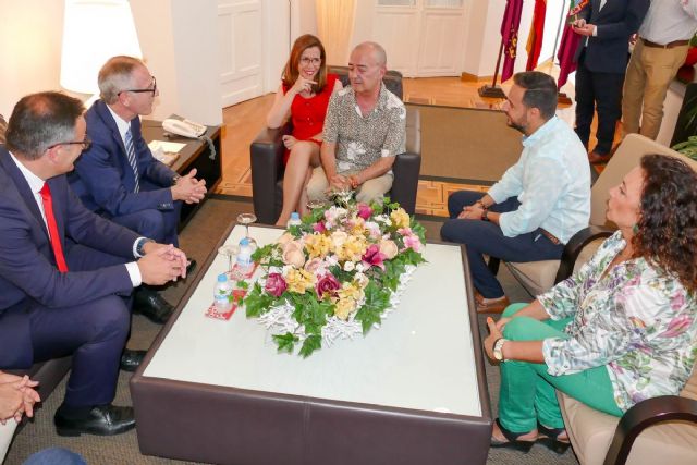 El Ministro de Cultura anuncia la próxima elaboración de un estudio para abordar la reforma de la Catedral Vieja - 1, Foto 1