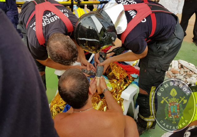 Rescatado un niño cuya mano se había quedado atrapada en el tubo de succión de una piscina - 1, Foto 1