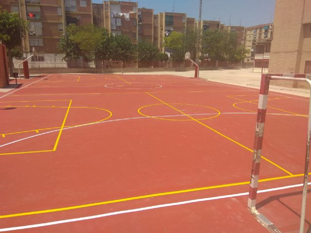 El Ayuntamiento mejora las instalaciones deportivas de los colegios Nuestra Señora de La Paz y María Maroto - 2, Foto 2