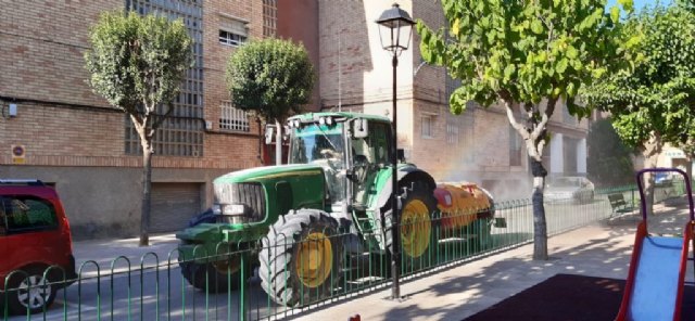 Desinfección de calles, parques, jardines y espacios púbicos, como medida de prevención de la Covid-19 - 1, Foto 1