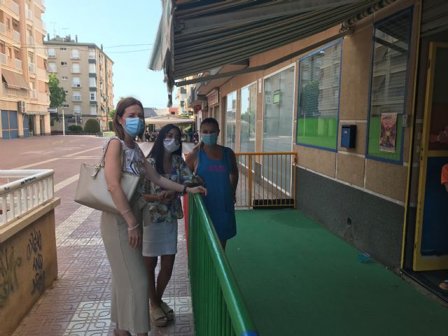 La alcaldesa y la edil de Igualdad visitan a los niños y niñas participantes en el Programa Escuela Días No Lectivos - 1, Foto 1