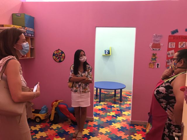 La alcaldesa y la edil de Igualdad visitan a los niños y niñas participantes en el Programa Escuela Días No Lectivos - 3, Foto 3