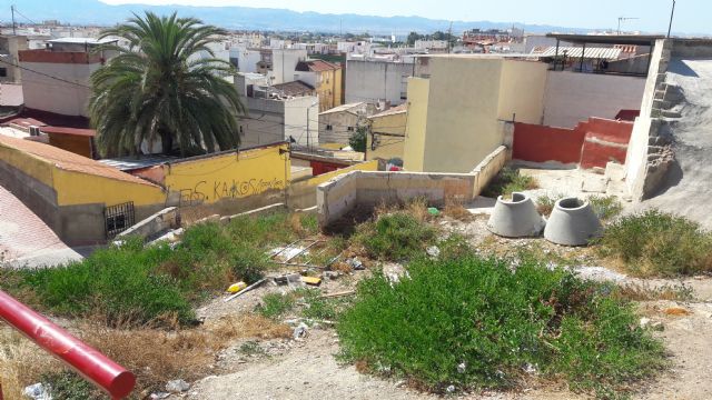 Plagas de ratas y garrapatas, calles más sucias que nunca, nula presencia de la policía local, solares convertidos en vertederos de basura y escombros - 3, Foto 3