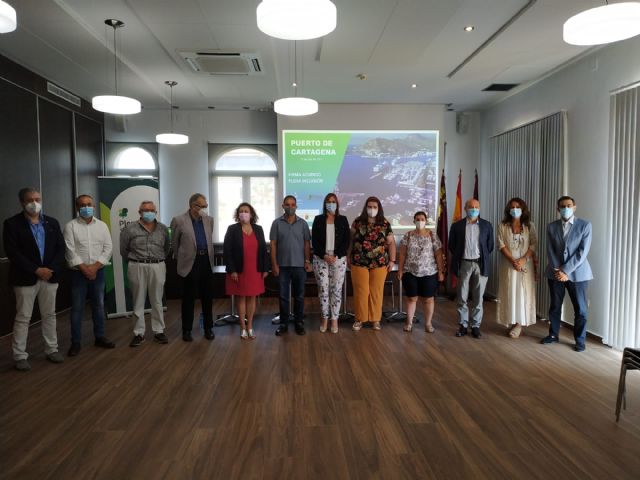 Siete personas con discapacidad intelectual y del desarrollo comienzan sus prácticas formativas en la Autoridad Portuaria de Cartagena - 3, Foto 3