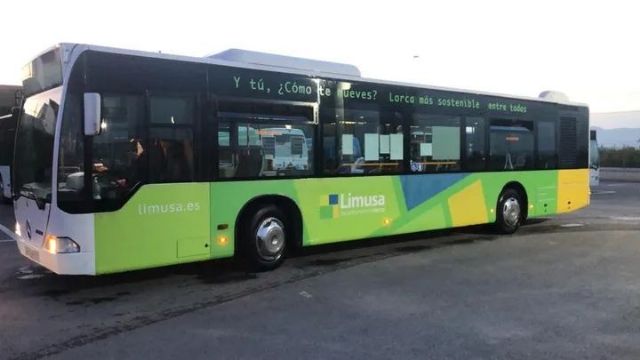 El Ayuntamiento de Lorca prepara la reducción del bono de autobús urbano, que costará un 30 por ciento menos en septiembre - 1, Foto 1