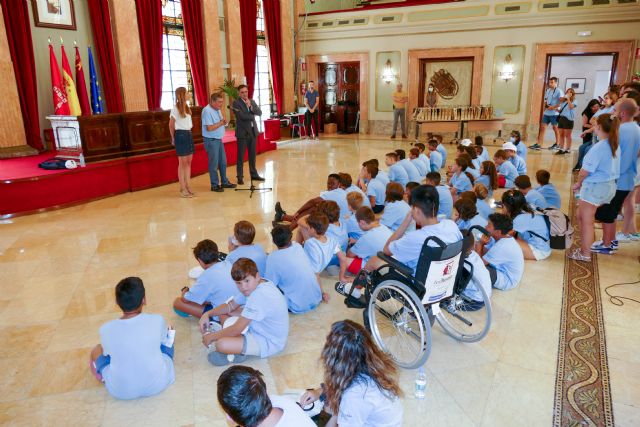 El Alcalde Serrano recibe en el Ayuntamiento de Murcia a los jóvenes participantes en las Jornadas de Formación en Hemofilia - 3, Foto 3