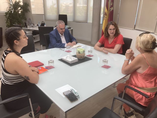 Isabel Franco se reúne con la presidenta de la Asociación de Enfermedad Mental de Alcantarilla - 1, Foto 1