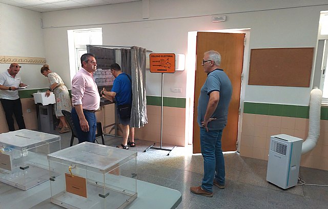 El Ayuntamiento distribuye aparatos de aire acondicionado portátiles para climatizar los colegios electorales - 1, Foto 1