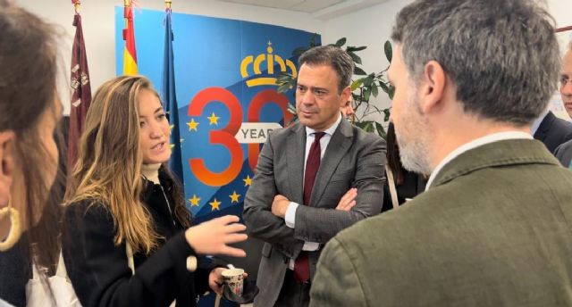 La Regi�n impulsa el talento joven con la convocatoria de dos becas de formaci�n en asuntos europeos en Murcia y Bruselas