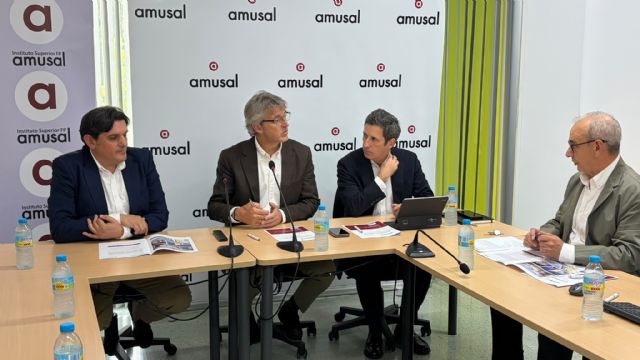 El consejero de Empresa subraya la importancia de la econom�a social, un sector que agrupa a m�s de 600 empresas y da trabajo a m�s de 3.500 personas en la Regi�n