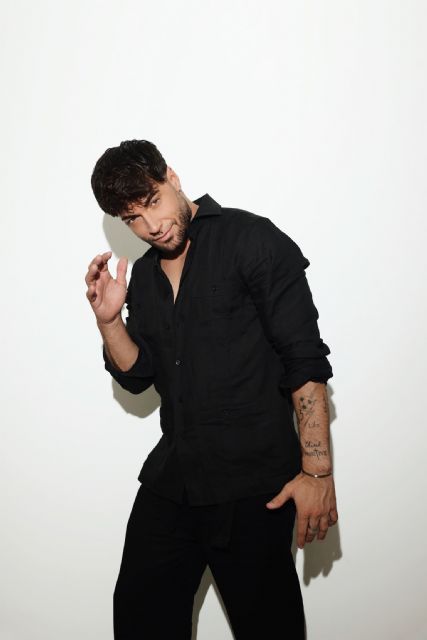 Montoya rompe su silencio musical con La Mano Atrás, una rumba para celebrar la vida y bailar - 2, Foto 2
