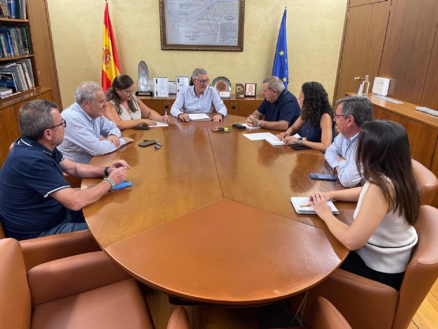 La CHS se re�ne con la nueva directiva de la Comunidad de Regantes de Mazarr�n