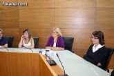 Autoridades municipales reciben en el ayuntamiento a los usuarios y profesionales del Servicio de Estancias Diurnas de Alzheimer de Totana - 3