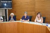 Autoridades municipales reciben en el ayuntamiento a los usuarios y profesionales del Servicio de Estancias Diurnas de Alzheimer de Totana - 4