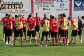 El concejal de deportes asiste al entrenamiento en el “Juan Cayuela” de los jugadores de la selección suiza sub-21 - 19