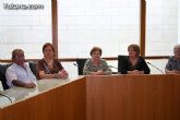 Autoridades municipales reciben en el Ayuntamiento a medio centenar de usuarios y profesionales del Centro Municipal de Personas Mayores de la localidad de Campos del Río - 14 Autoridades municipales reciben en el Ayuntamiento a medio centenar de usuarios y profesionales del Centro Municipal de Personas Mayores de la localidad de Campos del Río - 14