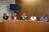 Autoridades municipales reciben en el Ayuntamiento a medio centenar de usuarios y profesionales del Centro Municipal de Personas Mayores de la localidad de Campos del Río - 16 Autoridades municipales reciben en el Ayuntamiento a medio centenar de usuarios y profesionales del Centro Municipal de Personas Mayores de la localidad de Campos del Río - 16