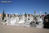 Autoridades municipales visitan las obras realizadas en el cementerio - 3