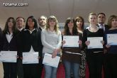 Autoridades educativas entregan los diplomas a los 13 alumnos de la segunda promoción del Bachillerato Internacional del  IES Juan de la Cierva - 33