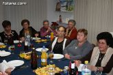 Autoridades municipales comparten una cena navideña con las usuarias de la “Asociación de Amas de Casa, Consumidores y Usuarios de de las Tres Avemarías” - 3