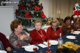 Autoridades municipales comparten una cena navideña con las usuarias de la “Asociación de Amas de Casa, Consumidores y Usuarios de de las Tres Avemarías” - 6 Autoridades municipales comparten una cena navideña con las usuarias de la “Asociación de Amas de Casa, Consumidores y Usuarios de de las Tres Avemarías” - 6