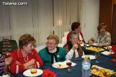Autoridades municipales comparten una cena navideña con las usuarias de la “Asociación de Amas de Casa, Consumidores y Usuarios de de las Tres Avemarías” - 8 Autoridades municipales comparten una cena navideña con las usuarias de la “Asociación de Amas de Casa, Consumidores y Usuarios de de las Tres Avemarías” - 8