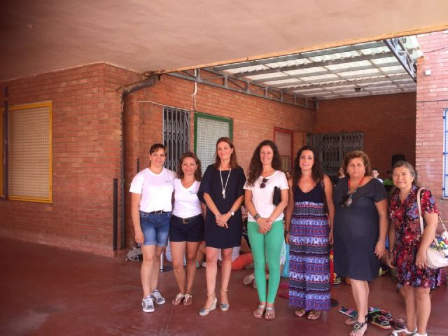 Familia financia un servicio de escuelas en días no lectivos en Águilas - 1, Foto 1