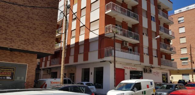 El PSOE exige la retirada de todos los postes de madera provisionales que sustentan el cableado en el barrio de La Viña - 2, Foto 2