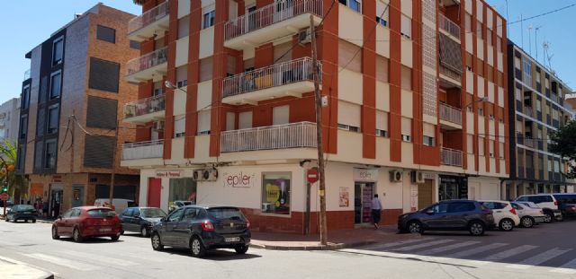 El PSOE exige la retirada de todos los postes de madera provisionales que sustentan el cableado en el barrio de La Viña - 3, Foto 3