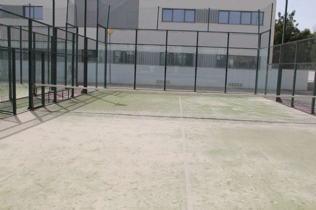 Puerto Lumbreras renovará la superficie de tres pistas de pádel en el polideportivo municipal - 2, Foto 2