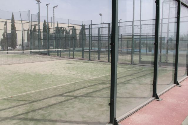 Puerto Lumbreras renovará la superficie de tres pistas de pádel en el polideportivo municipal - 3, Foto 3