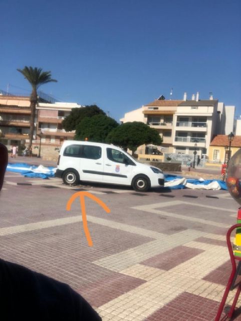 El PP de Los Alcázares investigará una posible irregularidad en la instalación de un tobogán hinchable en la playa - 2, Foto 2