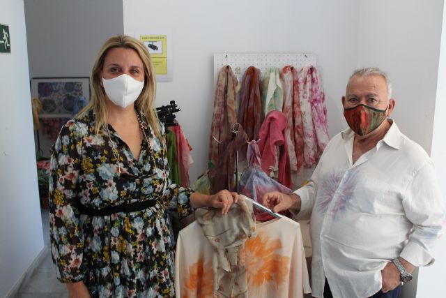 El Centro Regional de Artesanía de Cartagena acoge una muestra de telas pintadas a mano por el artista Alfredo Caral - 1, Foto 1