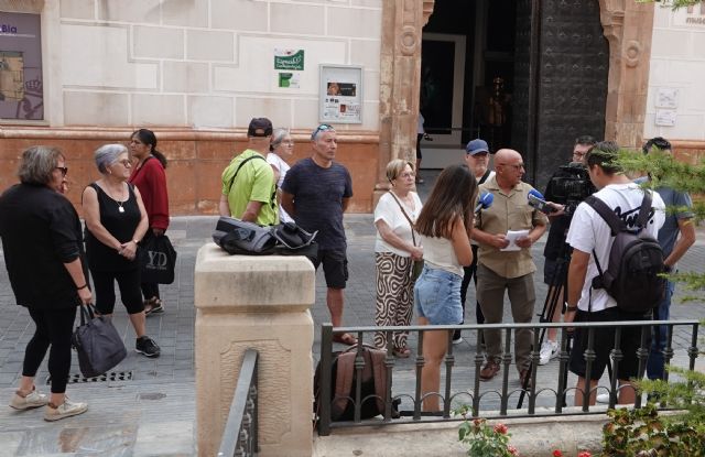 Vecinos de la calle Portijico y de la Avenida de las Fuerzas Armadas se plantan frente a la enésima obra pública en la calle Lope Gisbert - 1, Foto 1