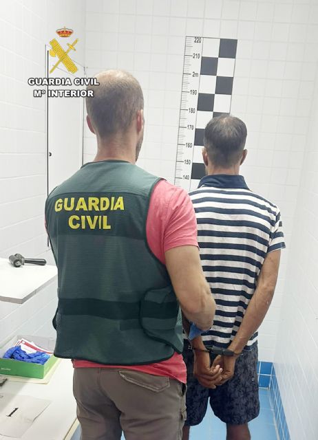 La Guardia Civil detiene a un violento delincuente que asaltó a cuatro personas en Totana, Foto 2