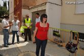 Autoridades municipales visitan las obras de sustitución de aceras, adoquinado y regeneración de servicios en las calles Barranco, Ródenas y Virgen del Castillo - 4