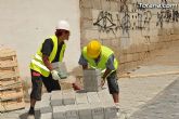 Autoridades municipales visitan las obras de sustitución de aceras, adoquinado y regeneración de servicios en las calles Barranco, Ródenas y Virgen del Castillo - 14