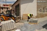 Autoridades municipales visitan las obras de sustitución de aceras, adoquinado y regeneración de servicios en las calles Barranco, Ródenas y Virgen del Castillo - 15