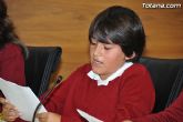 Alumnos de varios centros educativos de Totana alzan su voz y proclaman sus derechos en el salón de plenos del ayuntamiento - 16