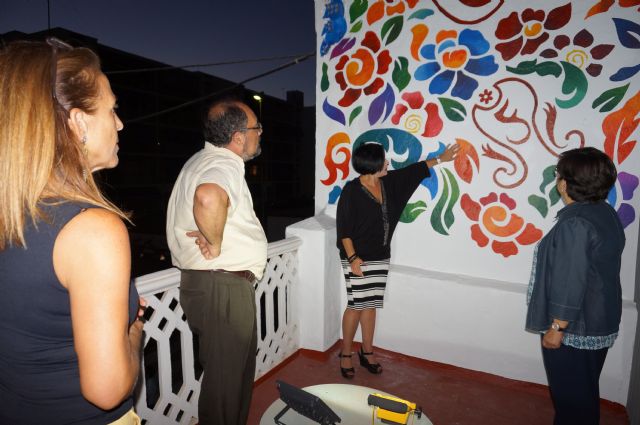 La artista Gelu Pérez dedica un mural a las bordadoras aguileñas - 4, Foto 4