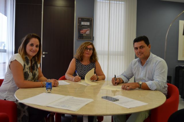 Un convenio con el Ayuntamiento de San Javier  permite a AFEMAR mantener sus talleres ocupacionales de cerámica y deporte - 1, Foto 1