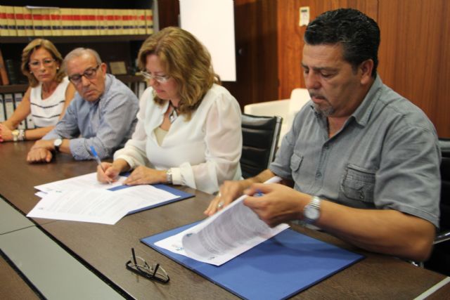 Ayuntamiento y FAGA renuevan su compromiso para reducir el absentismo escolar del alumnado gitano - 1, Foto 1