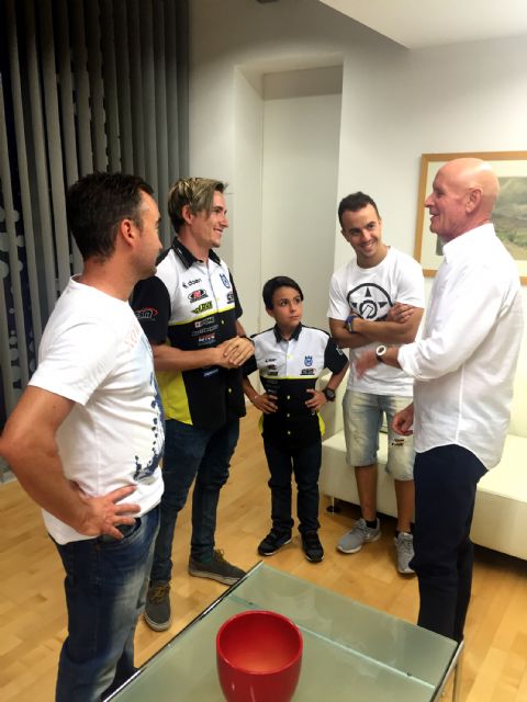 Recepción oficial a los pilotos torreños Carlos Fernández Macanás y José Manuel Zambudio, campeones nacionales de supercross - 1, Foto 1